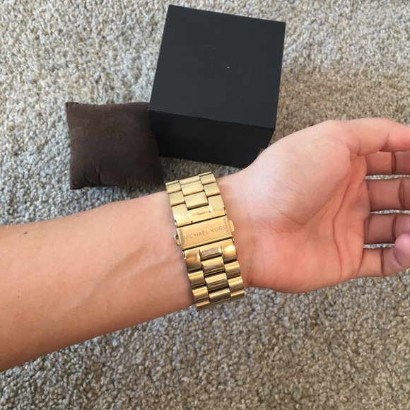 Michael Kors Gold Runway Chronograph - Picture 7 of 8